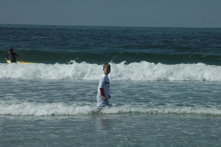 Middlin catches a wave